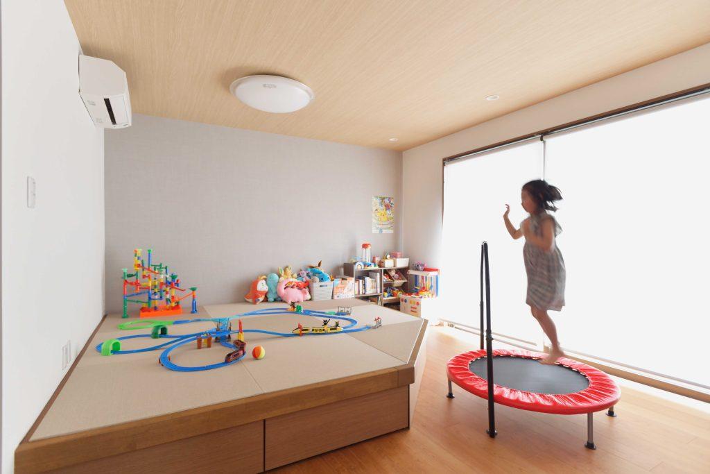 今はキッズスペースとして利用しているお部屋。小上がりの畳の下はもちろん収納スペース。