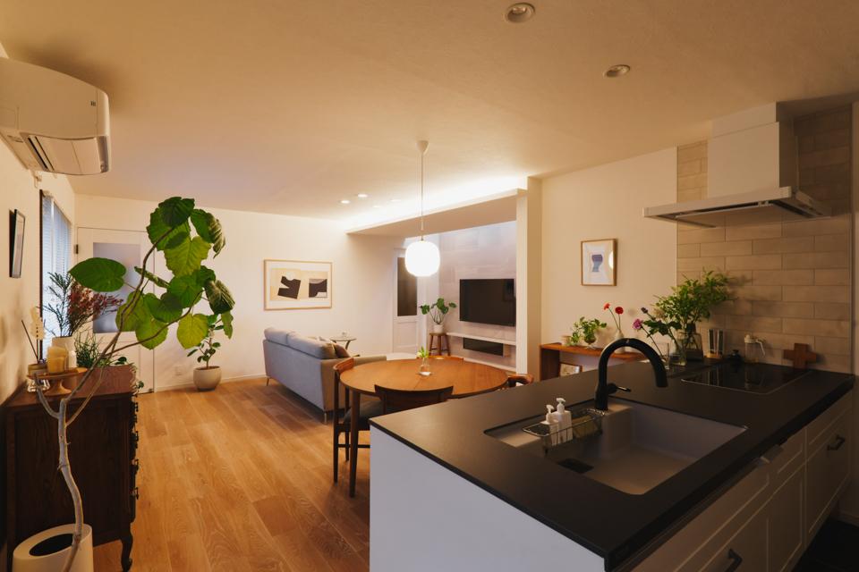 写真中央のテレビがあるところは以前廊下だったところ。