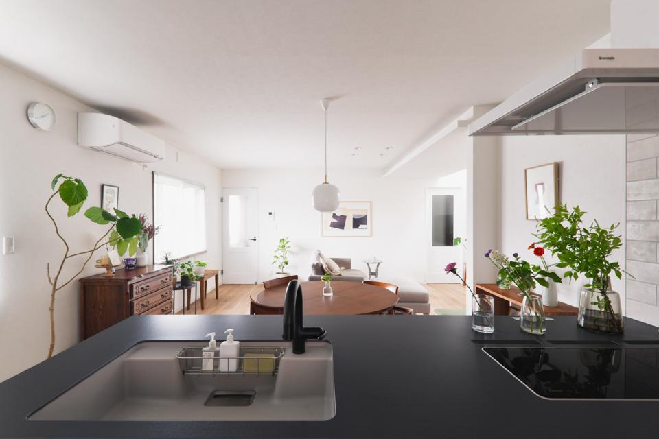 キッチンからリビング全体が見渡せます。