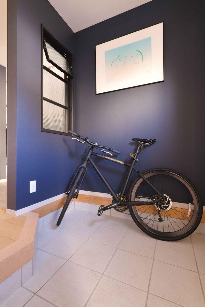 趣味の自転車もまるでディスプレーのよう。