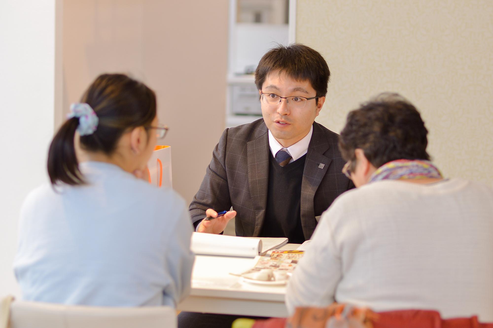 人気の理由は何でも聞ける大相談会。相談予約でお客様のご要望に適した担当者がお待ちしますので、漠然としたイメージ作りのお手伝いから具体的なプランの相談までじっくりとご相談いただけます。（来店予約＋お見積りでカタログギフトプレゼントの特典付き）
