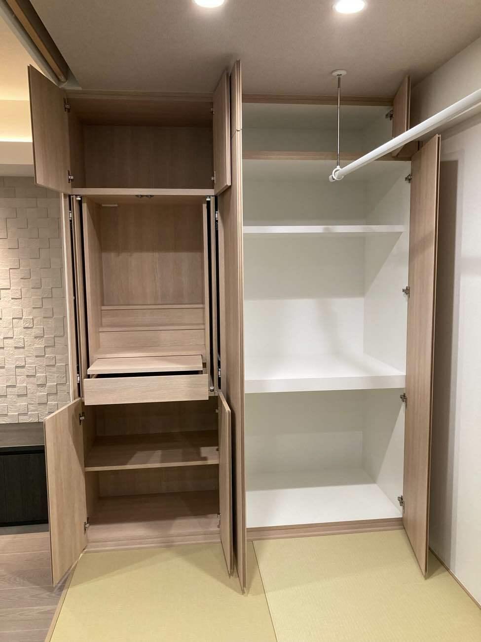 キッチン前の畳コーナーには室内干しの仕組みと使い勝手の良い収納も増設