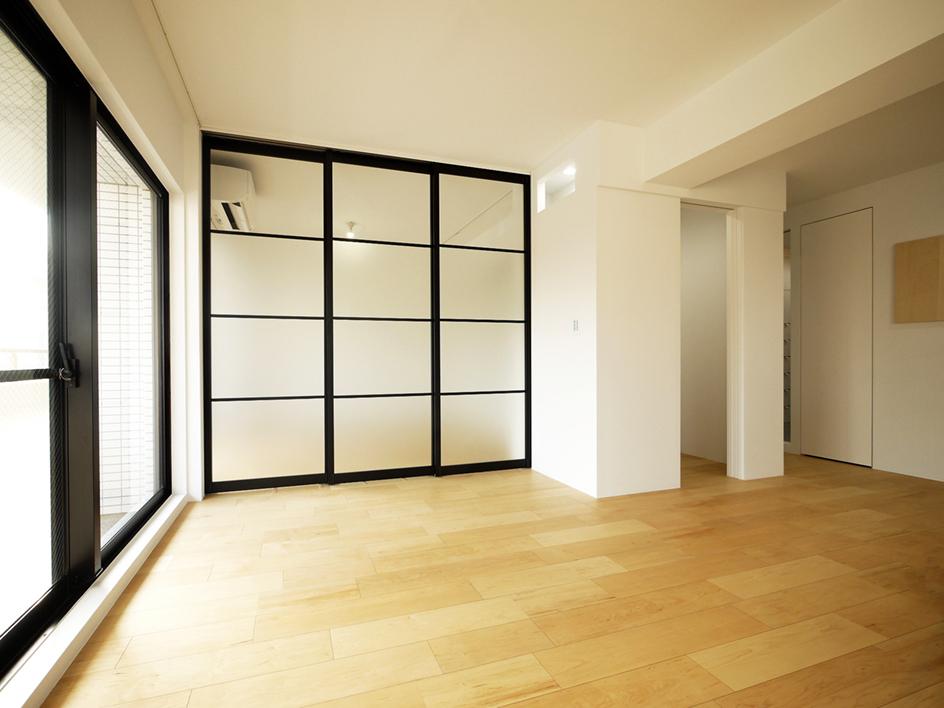 ホームズ 白が基調の書斎付きシンプルモダン