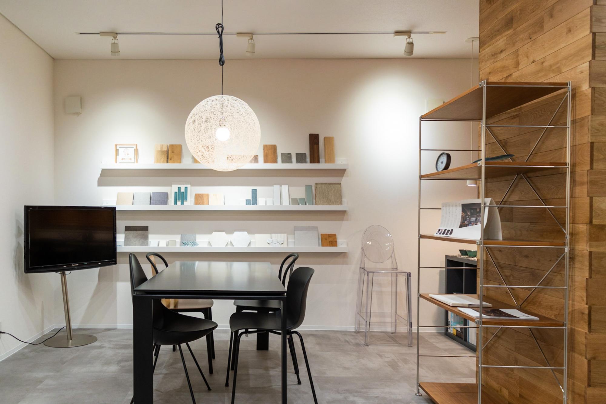 無料で個別相談を、承ります。
大切に長く住まわれた家も、時が経てば修理や改修が必要になることもあるでしょう。
そんな “マイホーム” に纏わるお悩み。リノベーションで、解決できるかもしれません。
どんなことでも、どなたでも、お気軽にご相談ください。