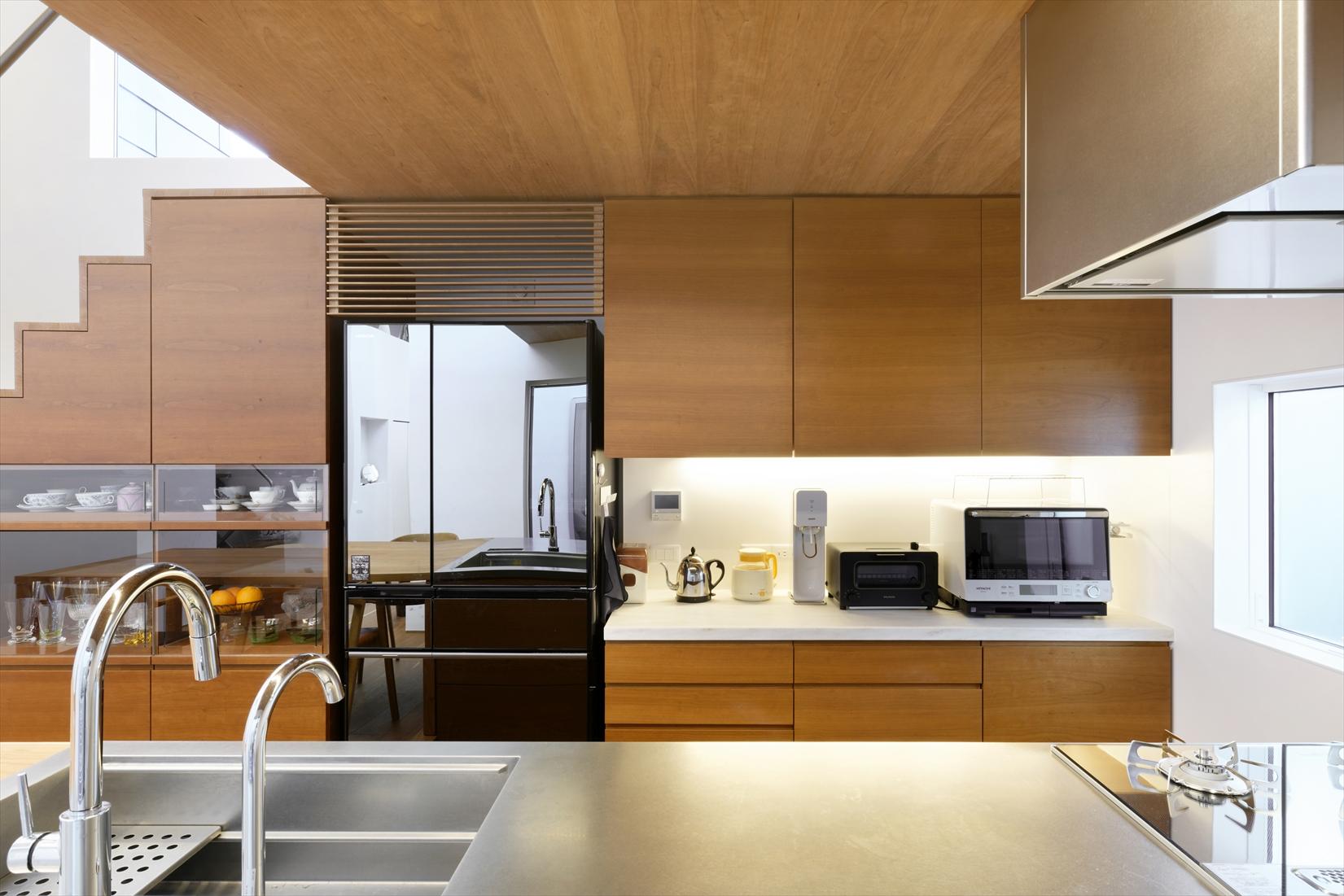 大工さんや家具屋さんなど職人さんの技が詰まったオリジナル家具・収納を設置できるのは注文住宅ならでは。お客様のご要望に合わせ、住空間の用途やインテリアコーディネート、収まりなどを考えた造作が可能です。