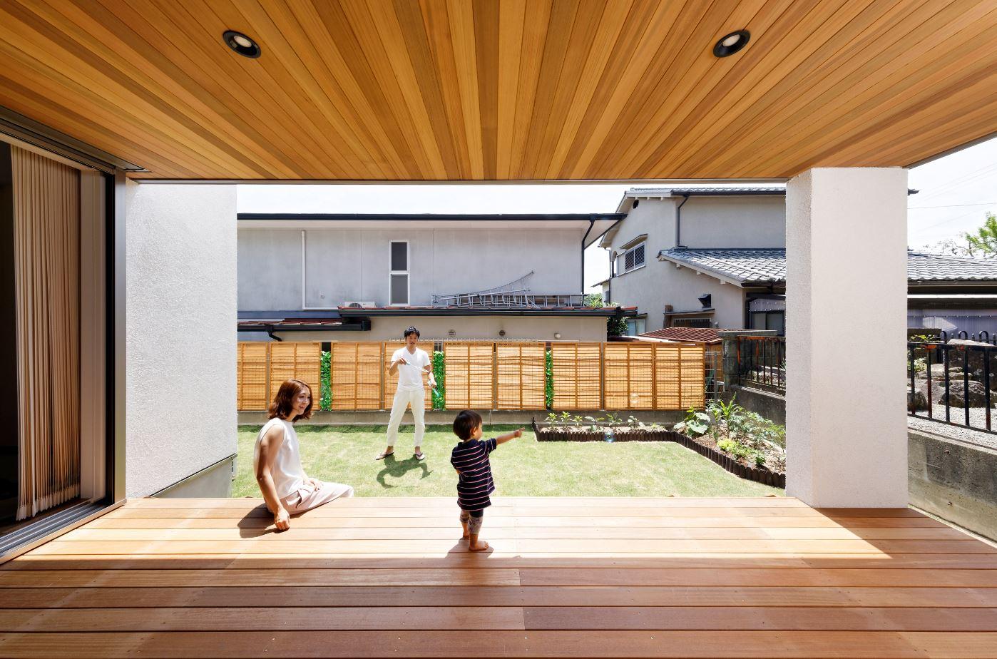 設計士と家づくりの話をしませんか？
・住まいづくりのスケジュールを知っていただくことができます。
・住まいづくりに必要な資金計画を知っていただくことができます。
・理想の住まいを叶える間取りを知っていただくことができます。
・理想の土地の探し方を知っていただくことができます。
・信頼できる工務店の見極め方を知っていただくことができます。

住まいづくりとは本当に難しいものです。間取りやデザインだけでなく、大切なお金のお話しや土地のお話しなど、無料設計相談会で私たちと住まいづくりについてお話しをしませんか？

現在のお困りごとやお悩みをお聞きして、その場で私どもが情報の整理をいたします。
そうすることで、より具体的な解決策をご提案することができます。