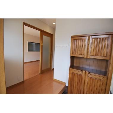 老朽化の進んだ床材はリビングダイニングと合わせて貼り替えさせていただきました。