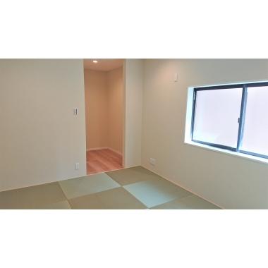 和室はヘリのない正方形の畳を使用しました。モダンでスッキリとした印象が現代風なおうちにマッチしています。