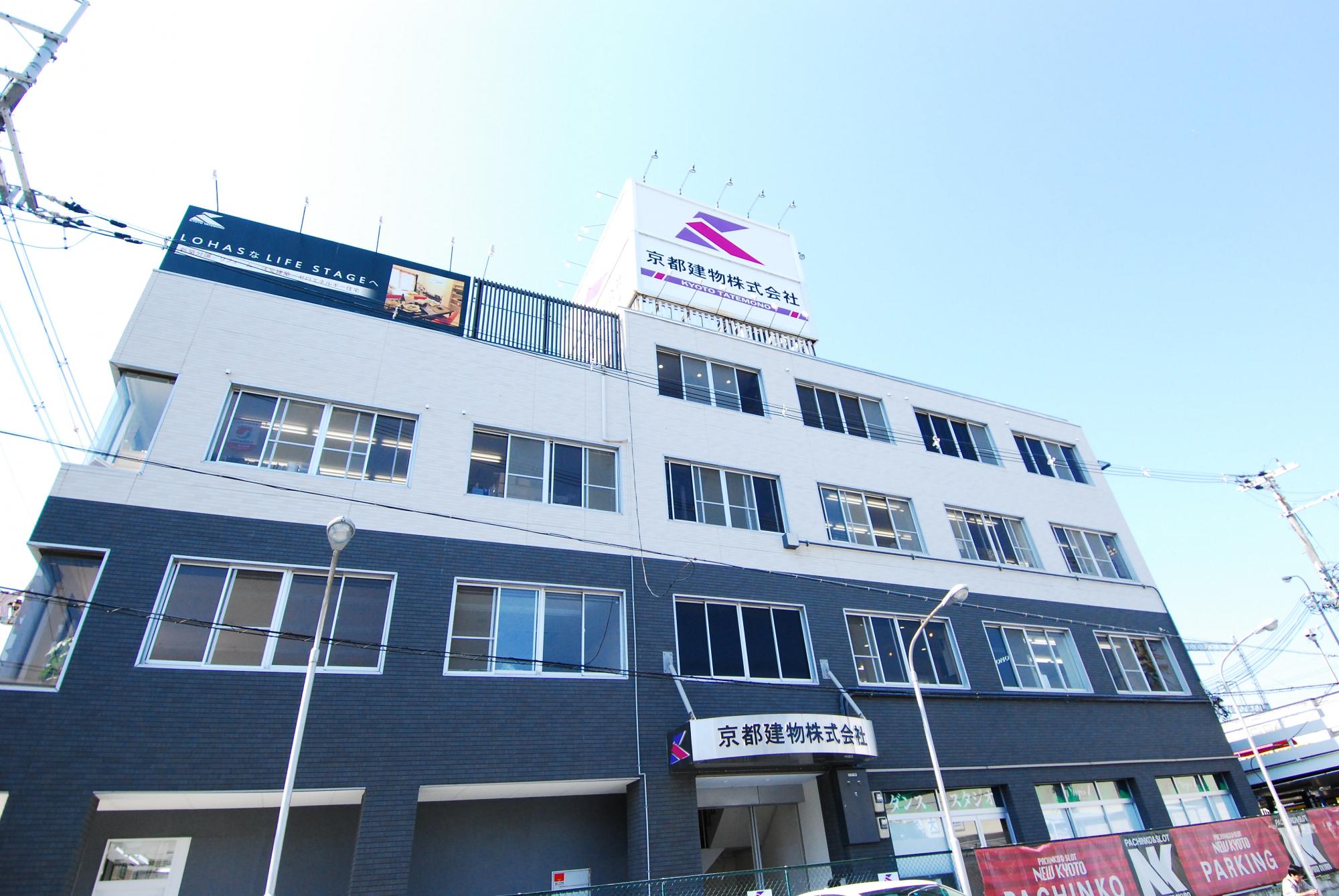 【京都建物　宇治支店】
京都府宇治市広野町西裏92番地の3　京都建物宇治大久保ビル
近鉄京都線「大久保」駅 東ロータリー隣接
【京都建物　本社】
京都府京都市下京区御影堂町5　京都建物ビル7Ｆ
京阪本線「清水五条」駅 徒歩5分