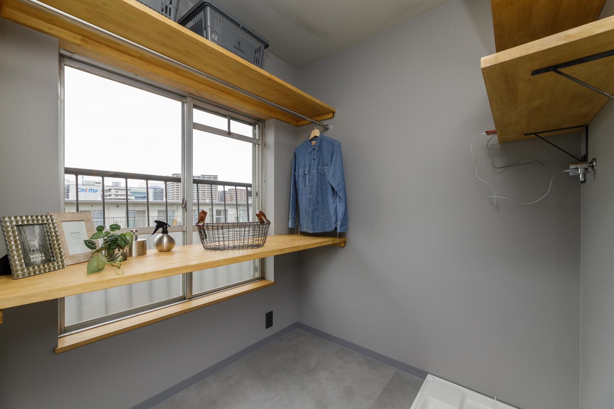 「【フルリノベマンション】膳所ハイツ」のランドリールーム
天候に左右されないランドリールームを設置