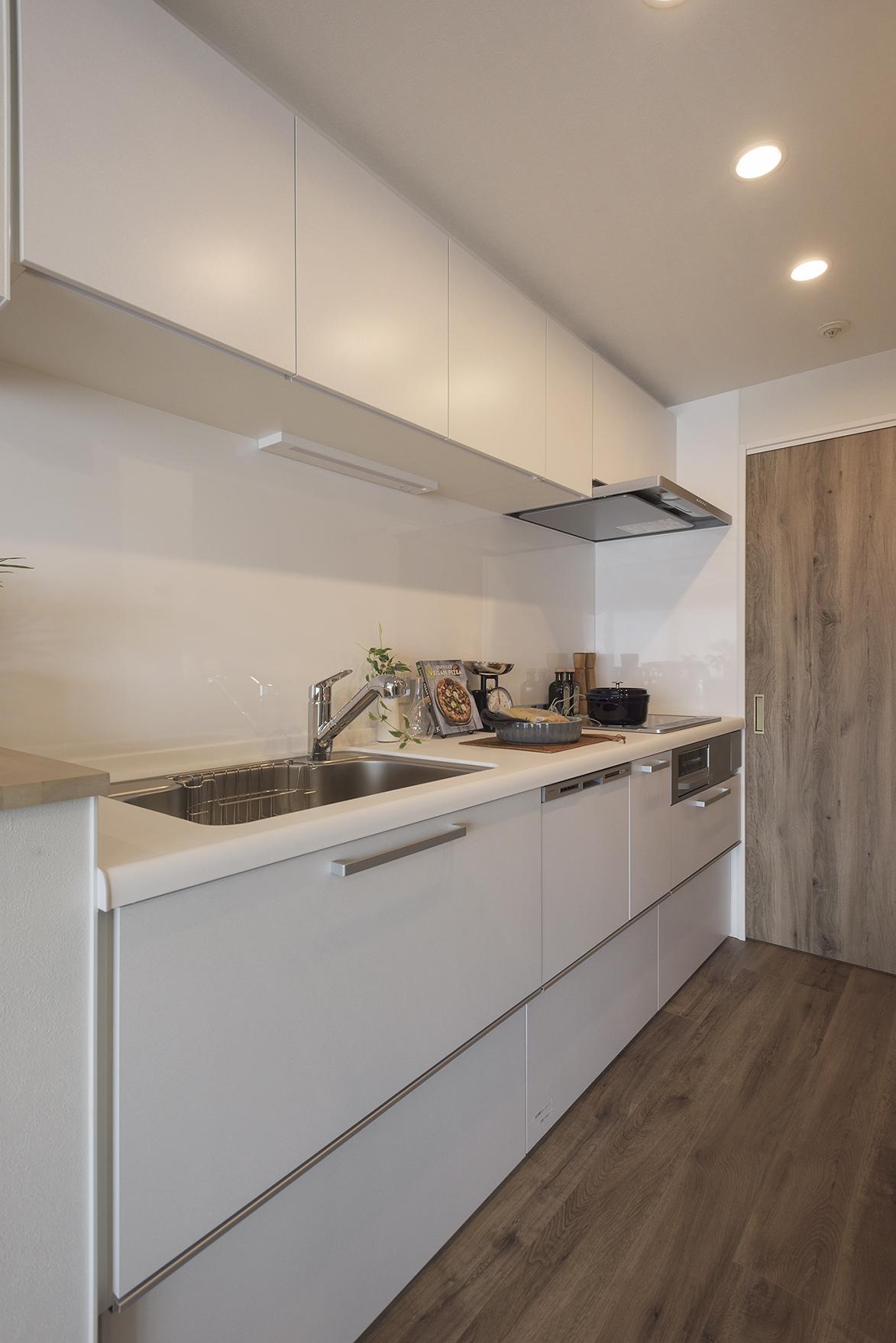 「“移動式チェスト”で変わるダイニング」のキッチン