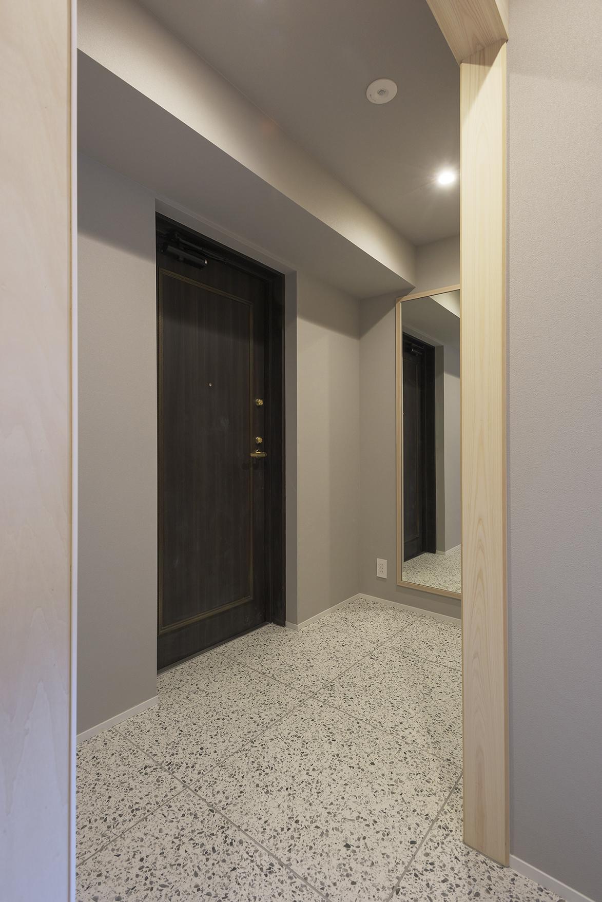 「ナチュラル＋和モダン」の玄関・土間