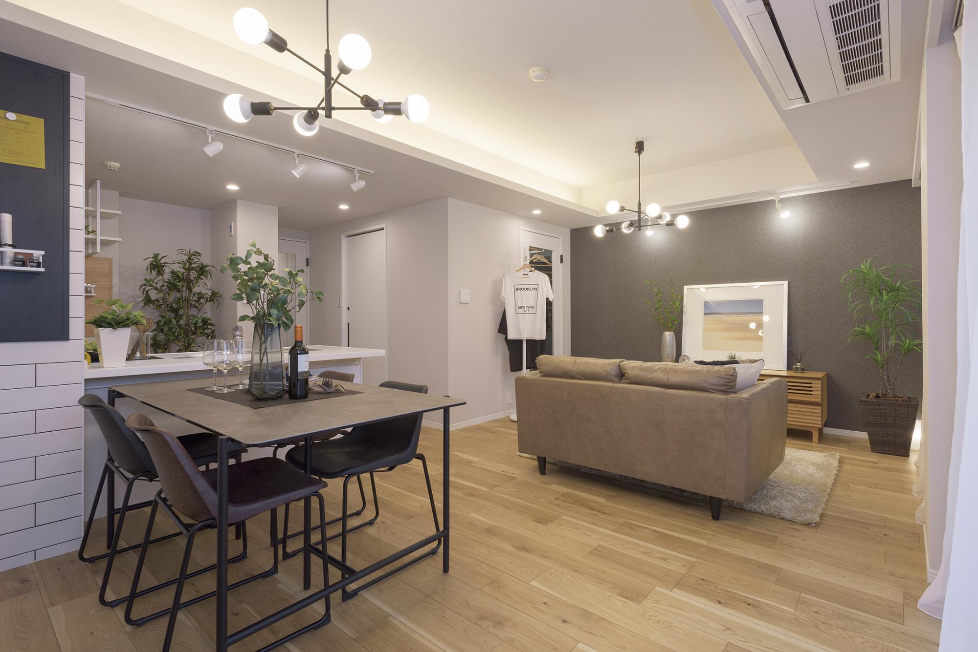 「雑貨ライフでおうち時間を楽しむ」のリビングダイニング