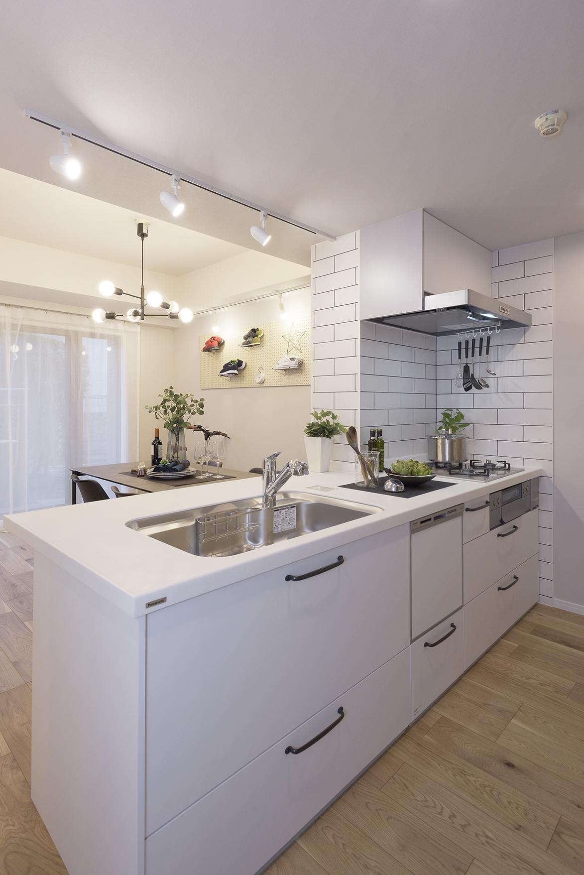 「雑貨ライフでおうち時間を楽しむ」のキッチン