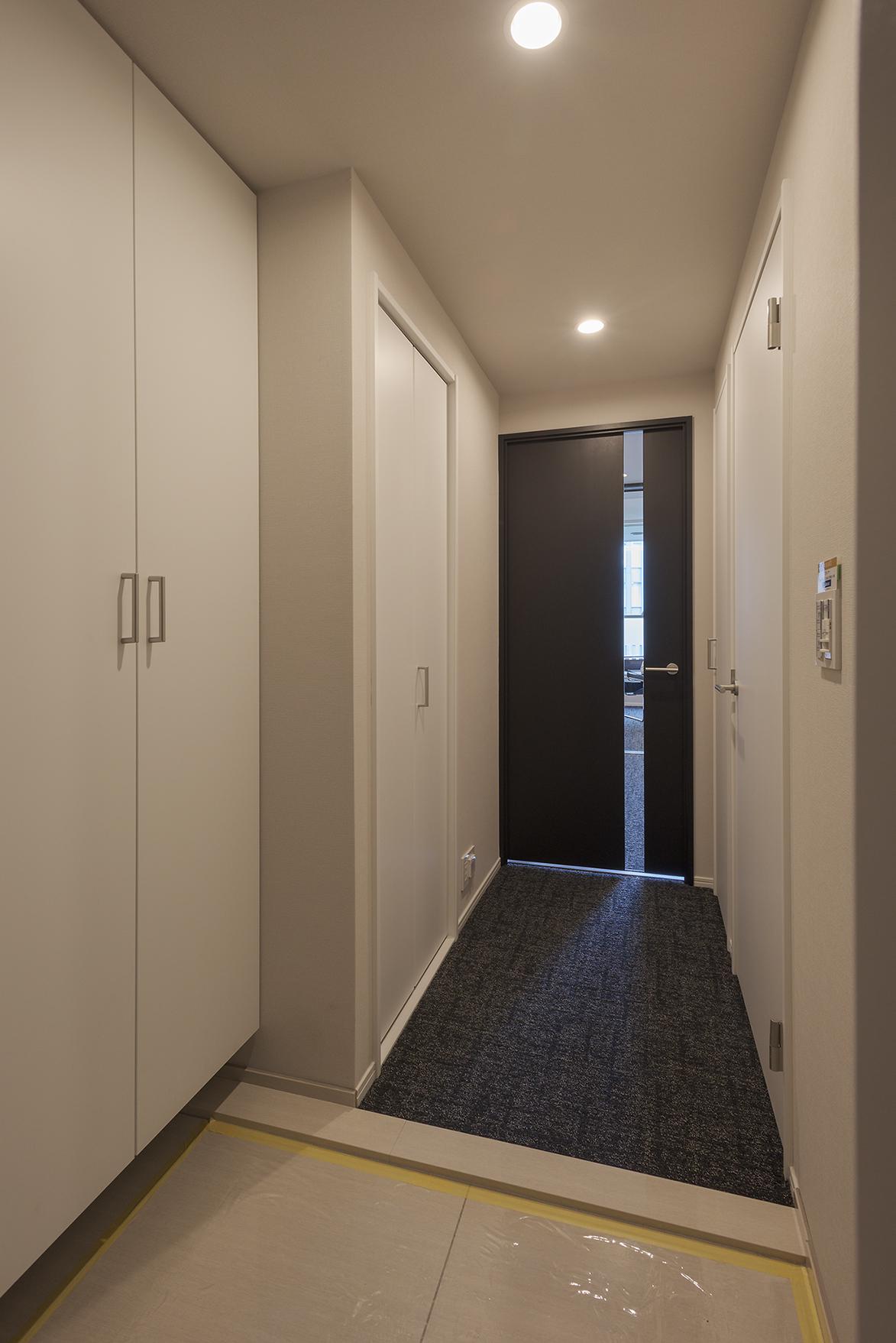 「ホテルライク　コンパクトリノベーション」の玄関・土間