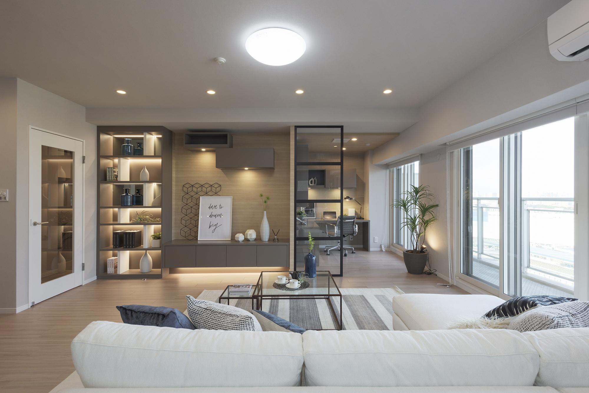 「大人のマリンスタイル」のリビングダイニング