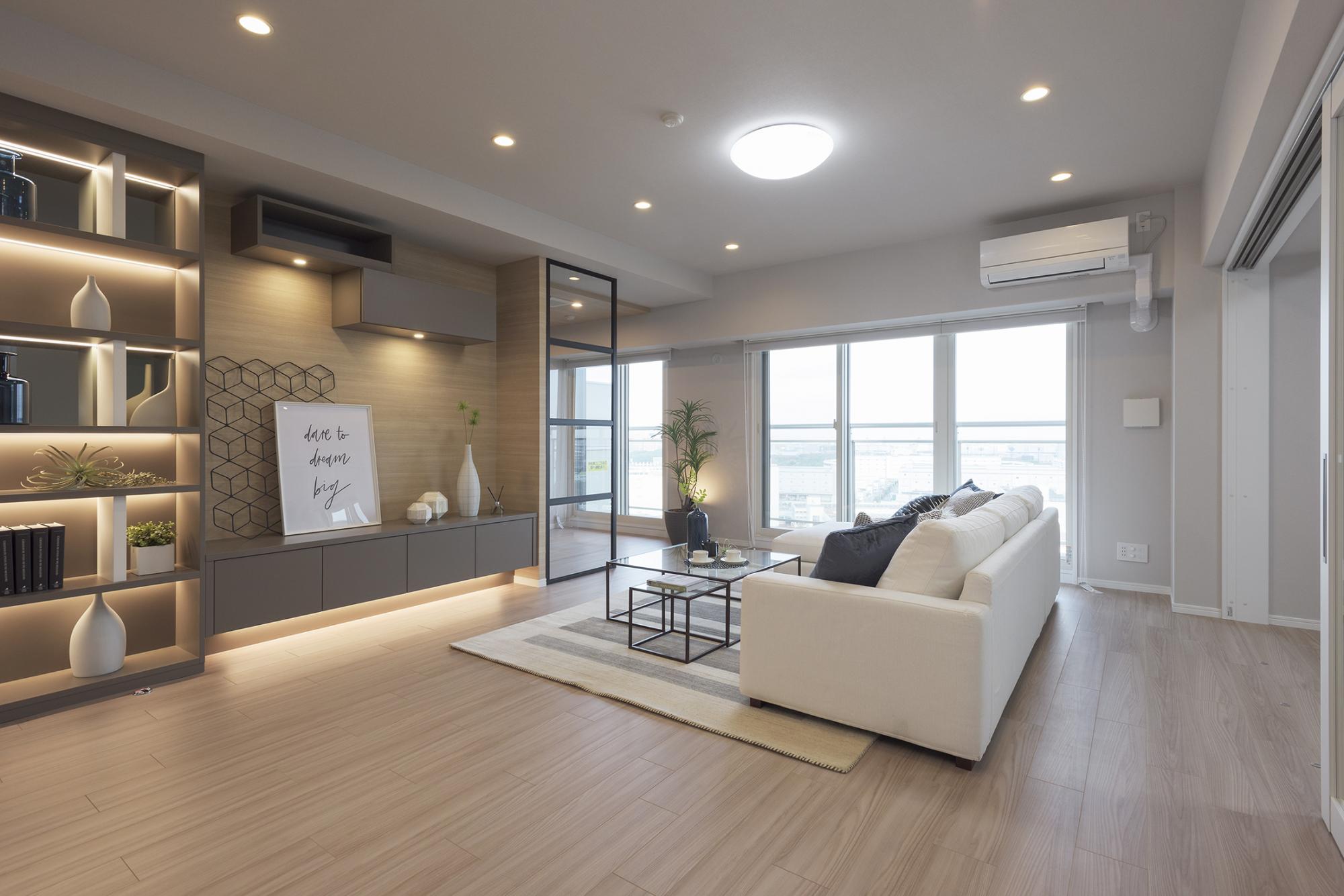 「大人のマリンスタイル」のリビングダイニング