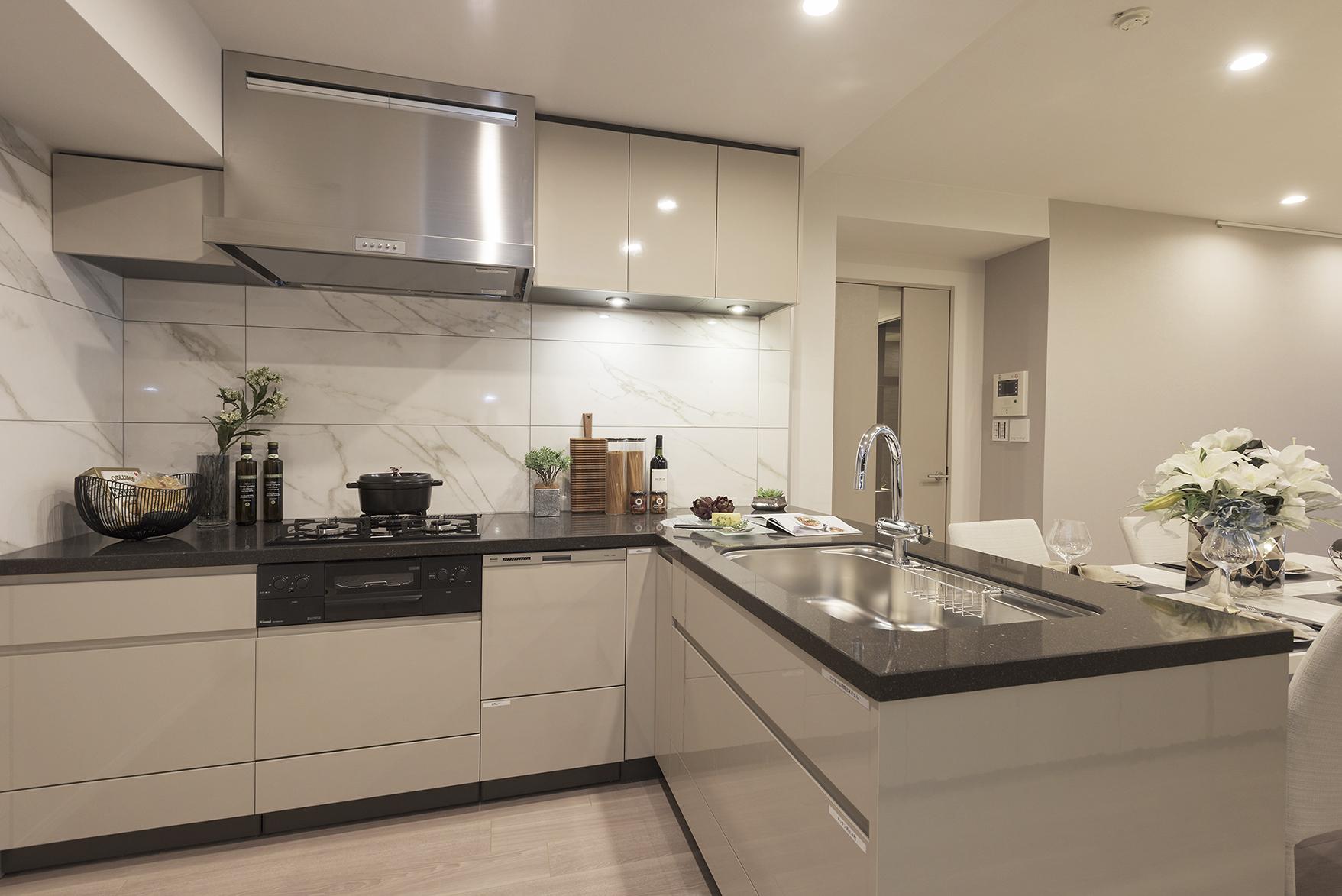 「非日常を楽しむ」のキッチン