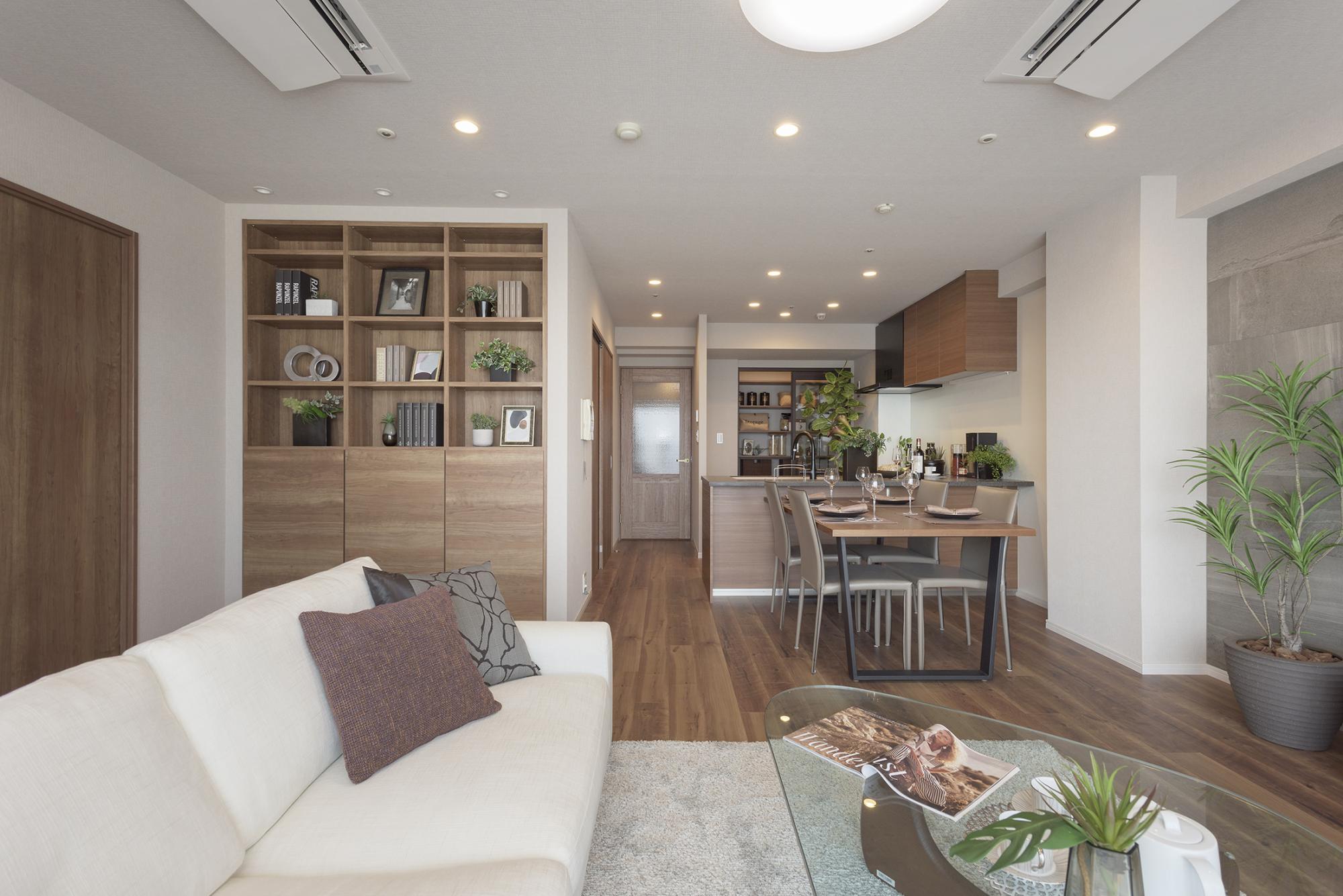 「飾る」を楽しめる収納棚のありリビング・ダイニング