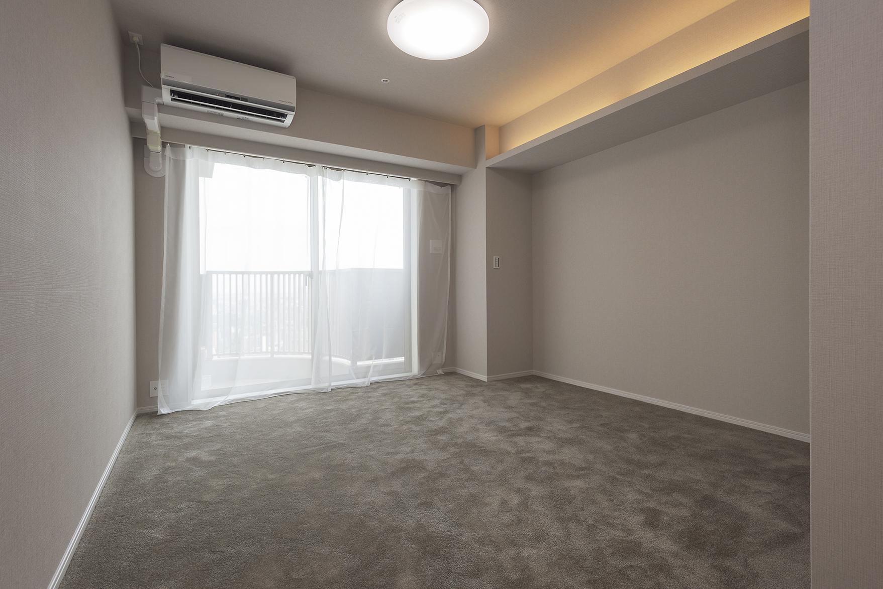 「大容量パントリーのある料理好きのためのキッチン」の寝室