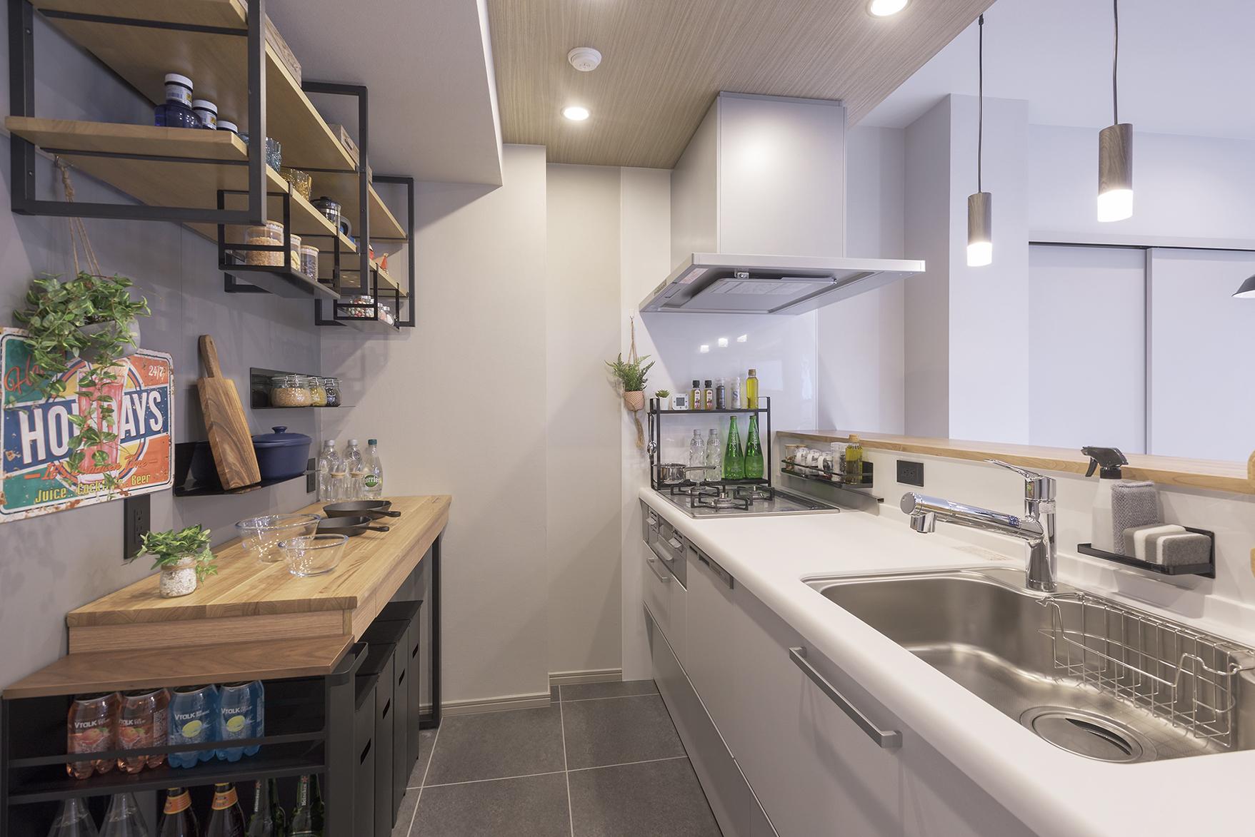 「インテリアを活かすナチュラルリノベーション」のキッチン