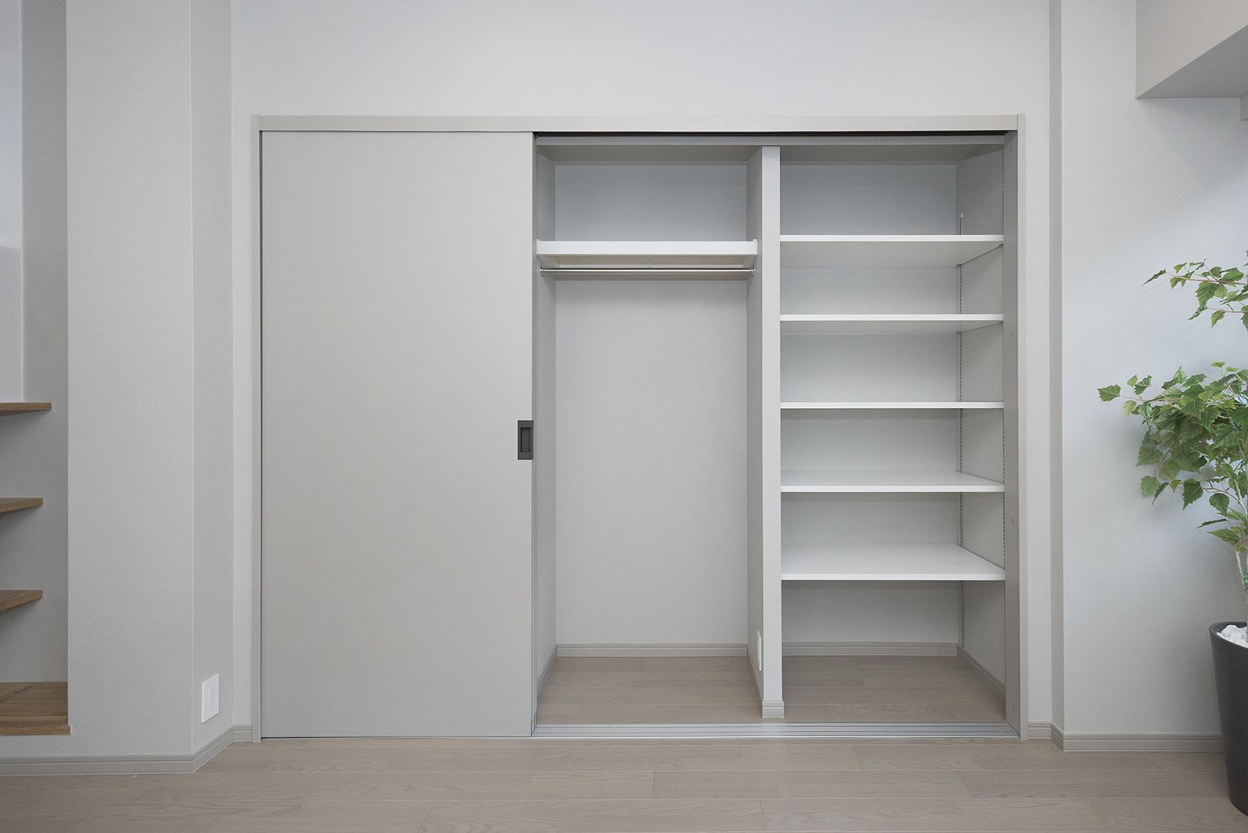 「インテリアを活かすナチュラルリノベーション」の収納・クローゼット