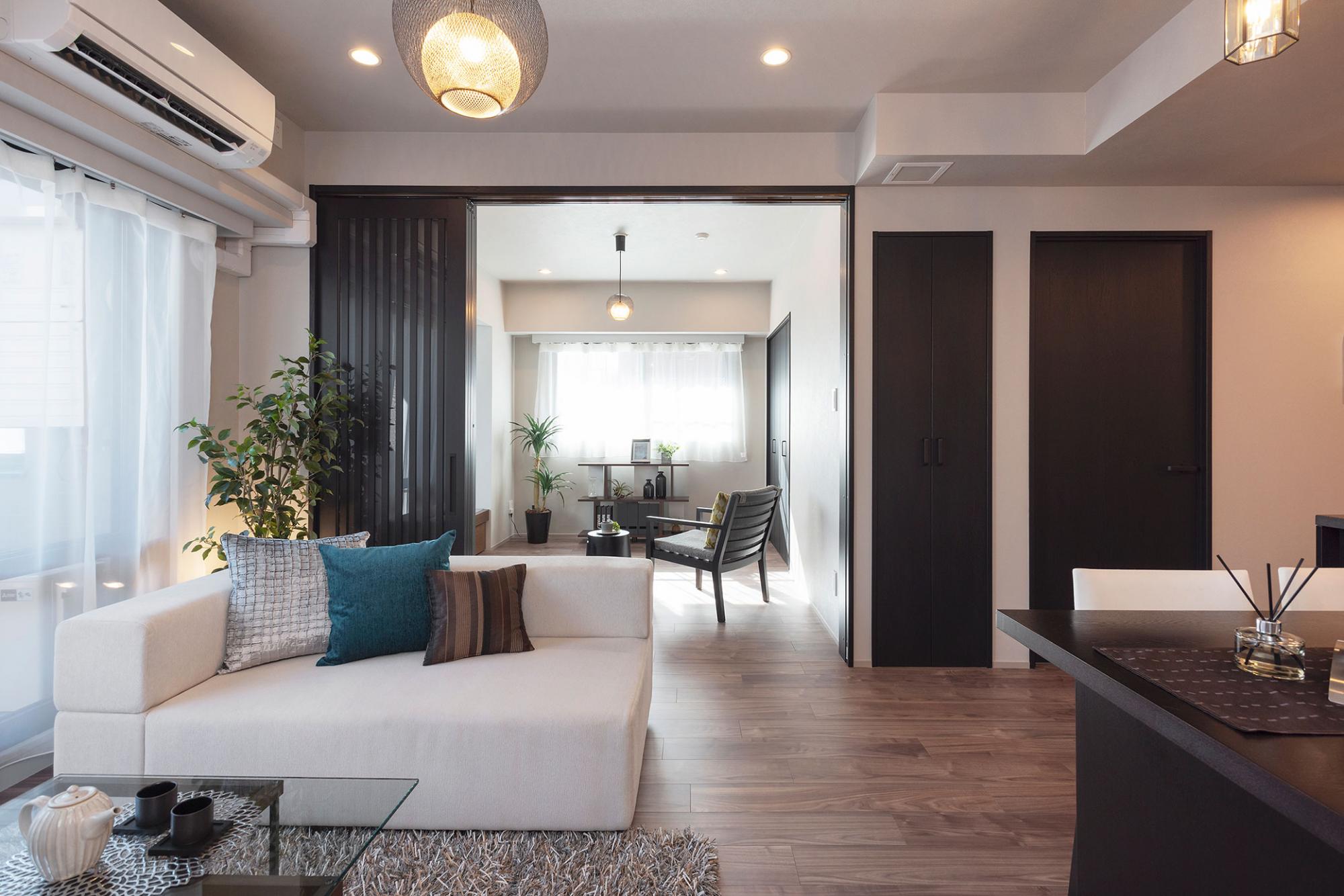 建具の格子柄が和の雰囲気を演出するリビング・ダイニング