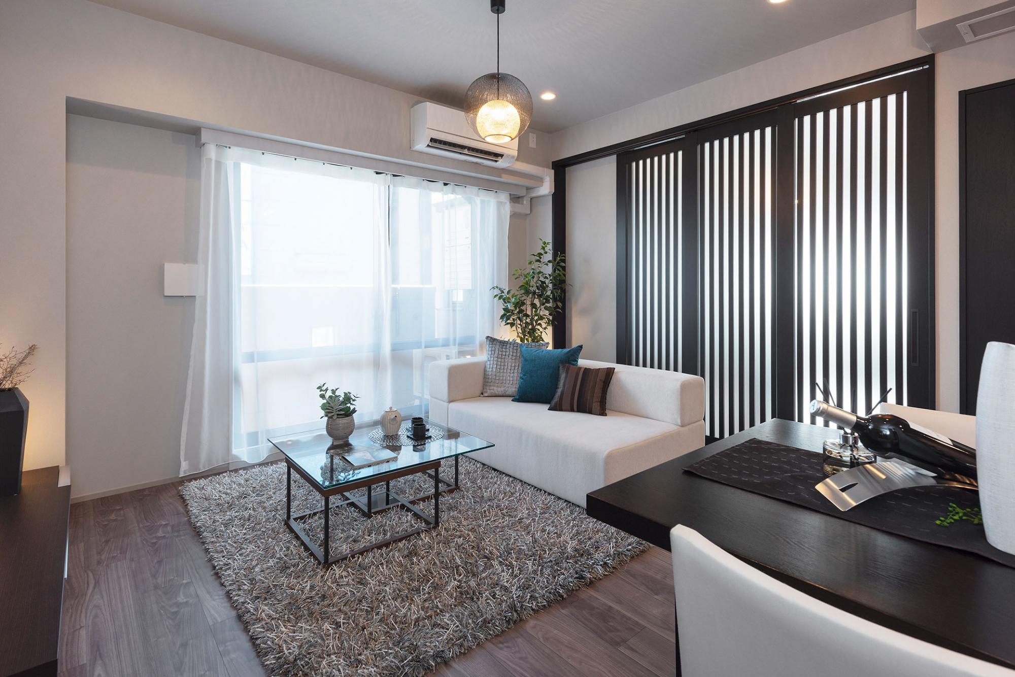 「タタミスペースのある和モダンな暮らし」のリビングダイニング