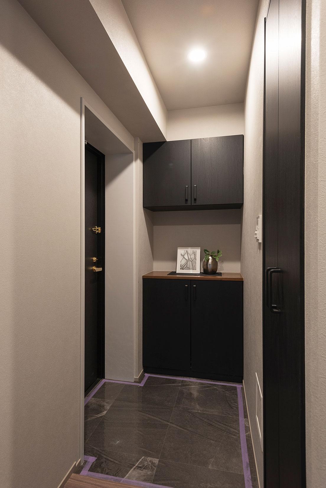 「タタミスペースのある和モダンな暮らし」の玄関・土間