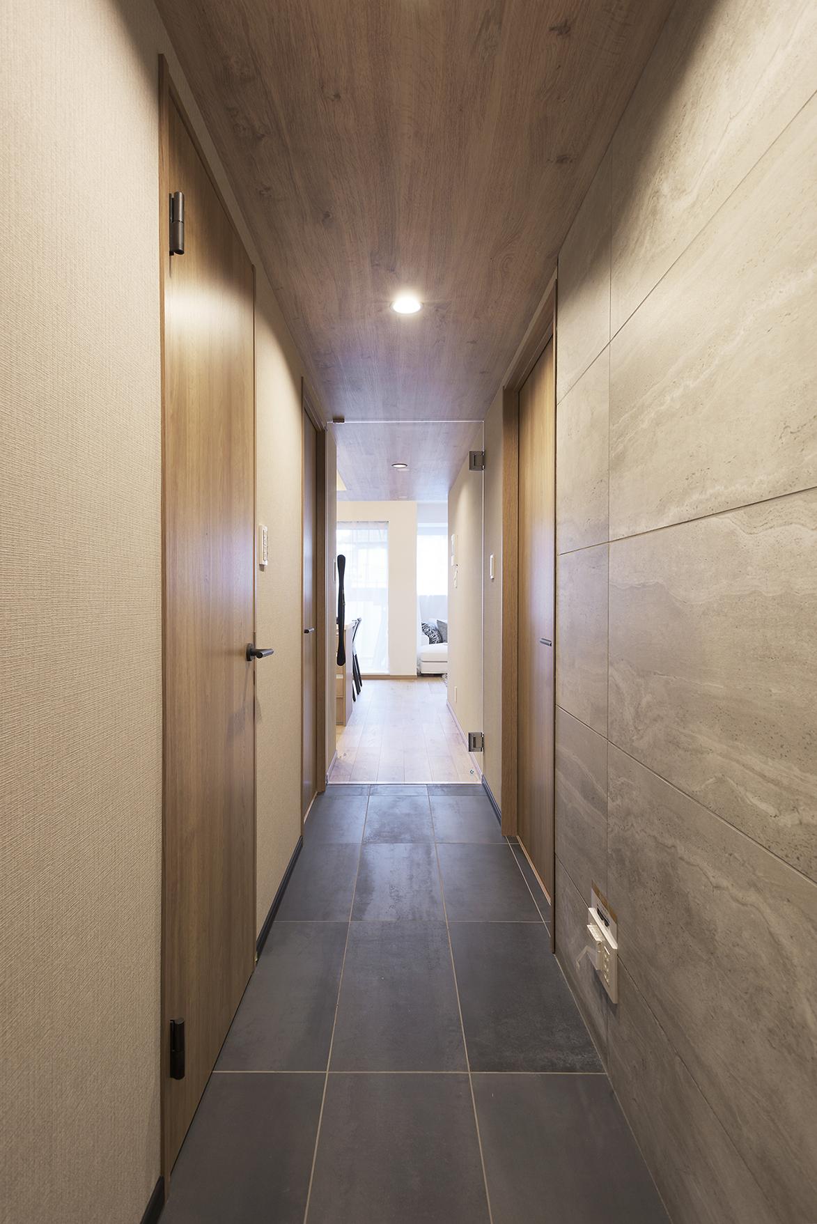 「オーク材が主役のナチュラルウッド空間」のその他