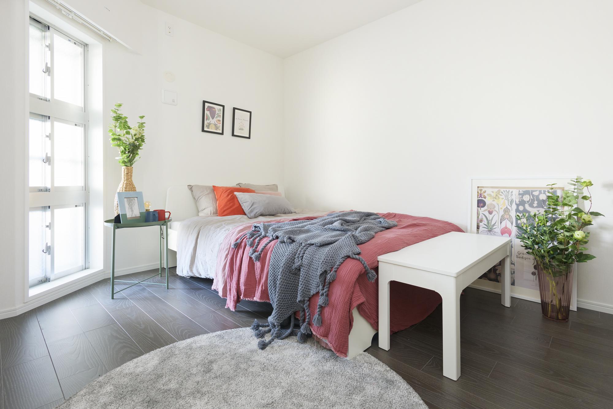 「室内窓のある生活」の寝室