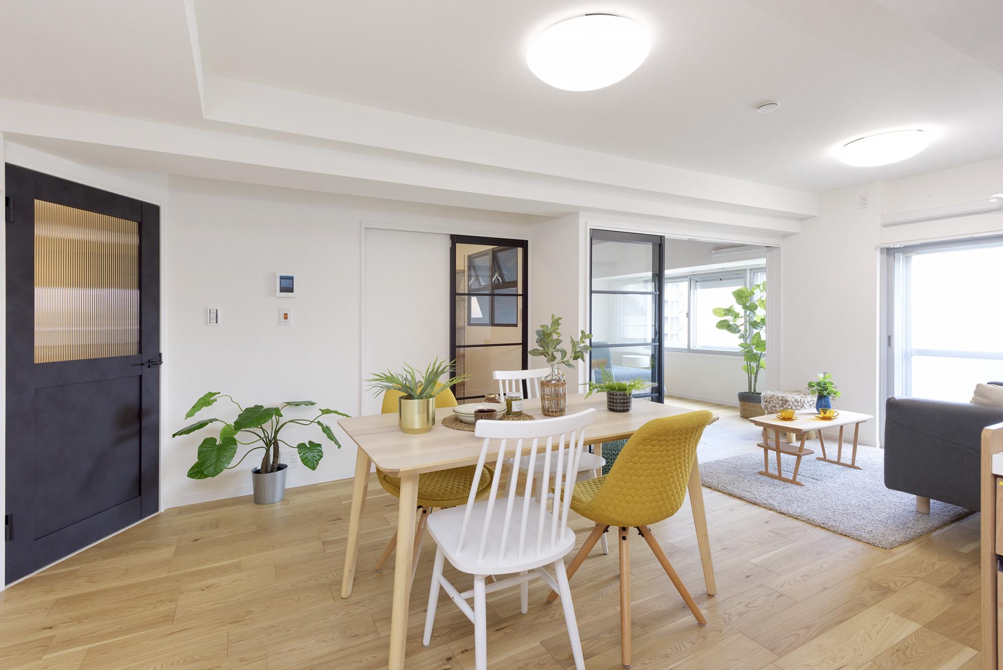 「土間付きナチュラル系リノベーション」のリビングダイニング