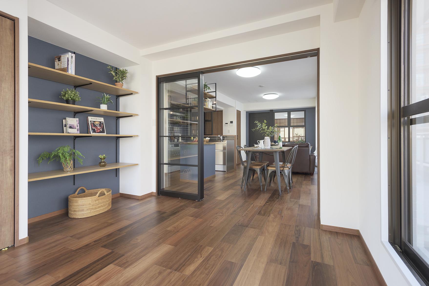 「住戸の中心で家族をつなぐ」の寝室