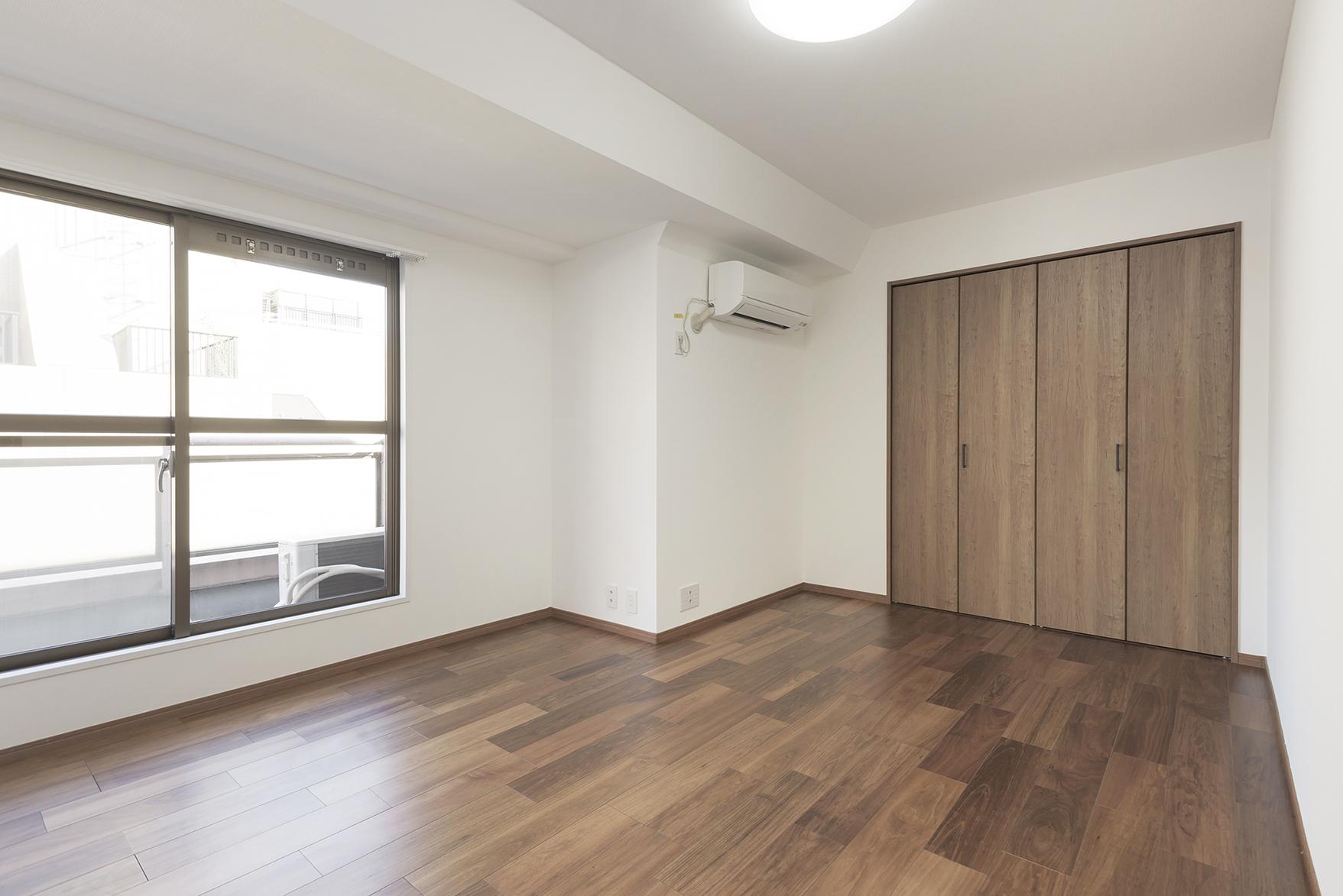 「住戸の中心で家族をつなぐ」の寝室