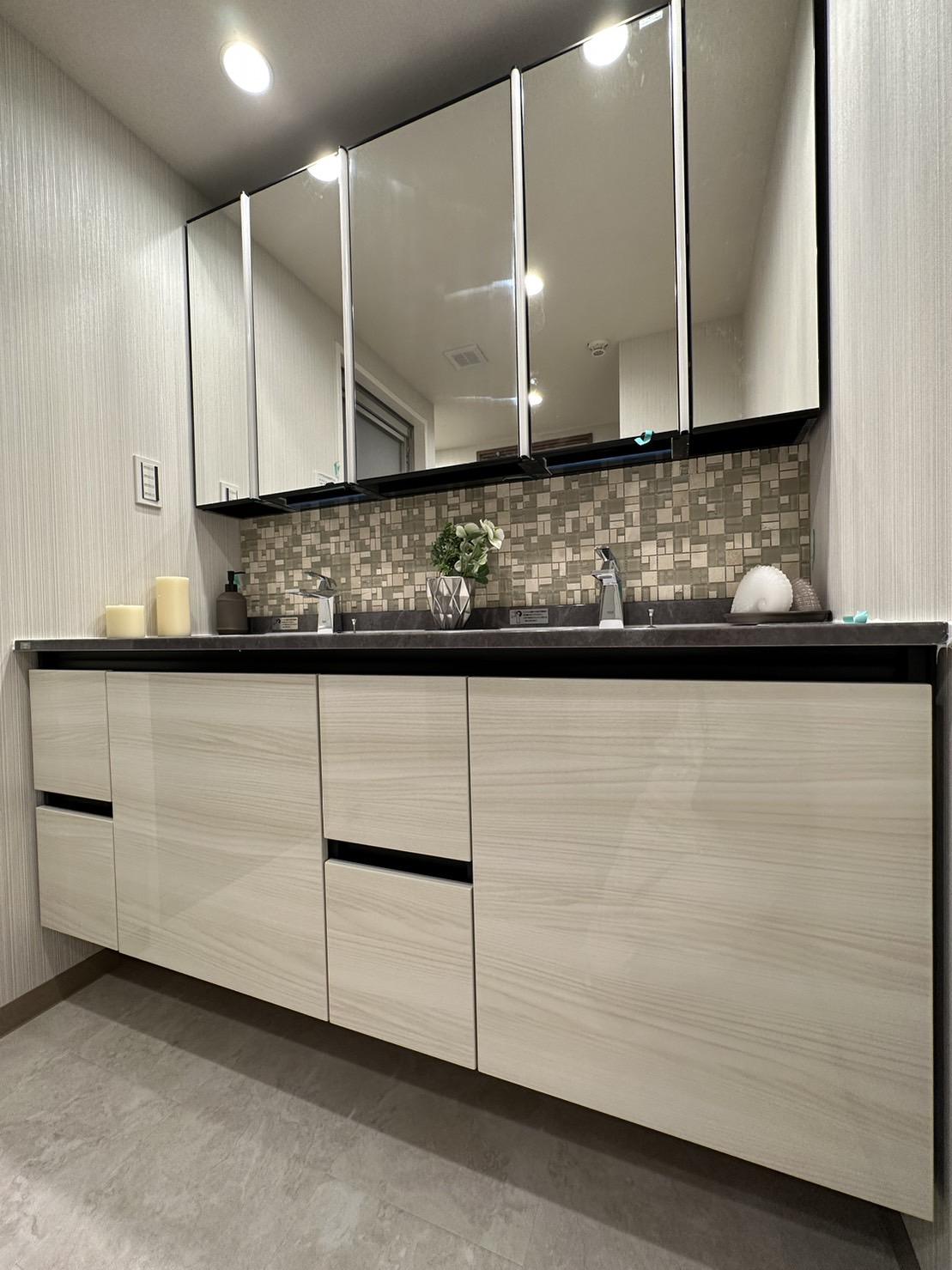 リフォームを機に大きなスペースに作り替える率の高い「洗面」スペース。タブルボールやタイル張りなど、既製品＋αでご提案します。