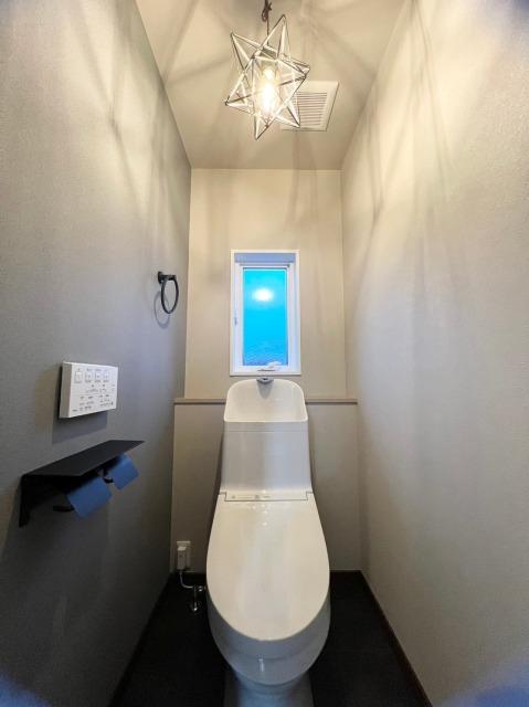 トイレも珊瑚の漆喰塗り壁をまとい消臭、抗菌してくれます。
清潔感もあふれています。