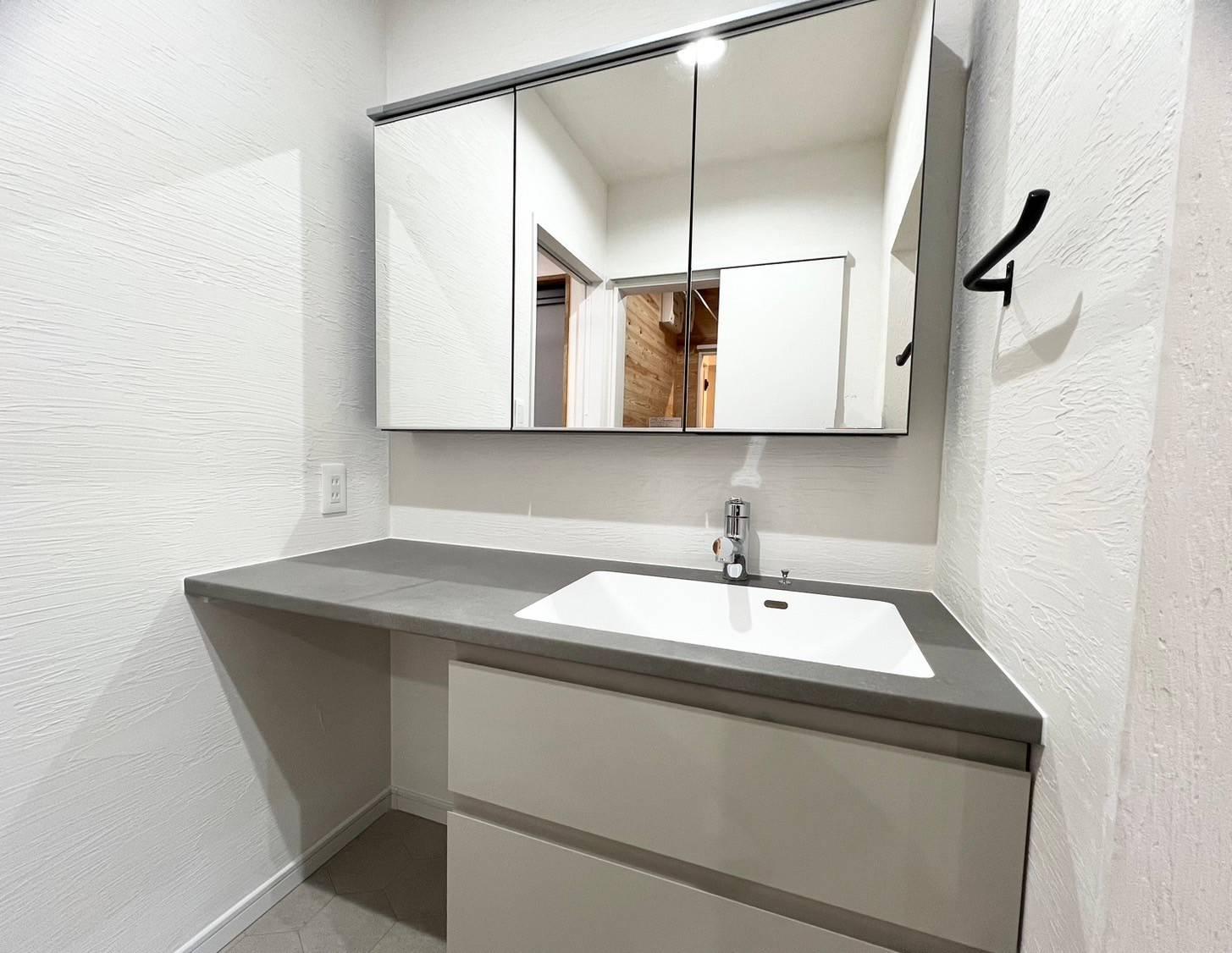 独立洗面は混雑しがちな朝に大活躍。