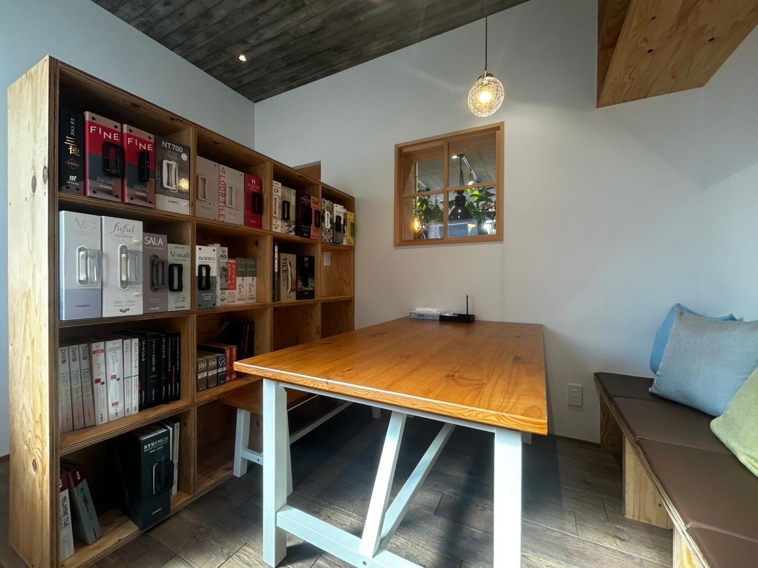 リノベ不動産太宰府インター店ではお客様が落ち着いてご相談できる場所をご用意しております。

中古を買ってリノベーションだけじゃない！

リフォーム済みのそのまま住める物件の紹介やプチリノベーション・持ち家のリノベーション等選択肢は様々！！
お客様の理想の家探しに寄り添ってお手伝いをさせていただきます。