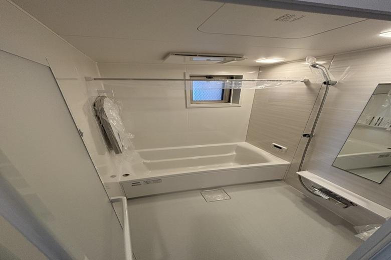 ユニットバスは断熱性能・清掃性に優れているタカラスタンダードを採用。
色もホワイトで統一することで、汚れが目立ちます。