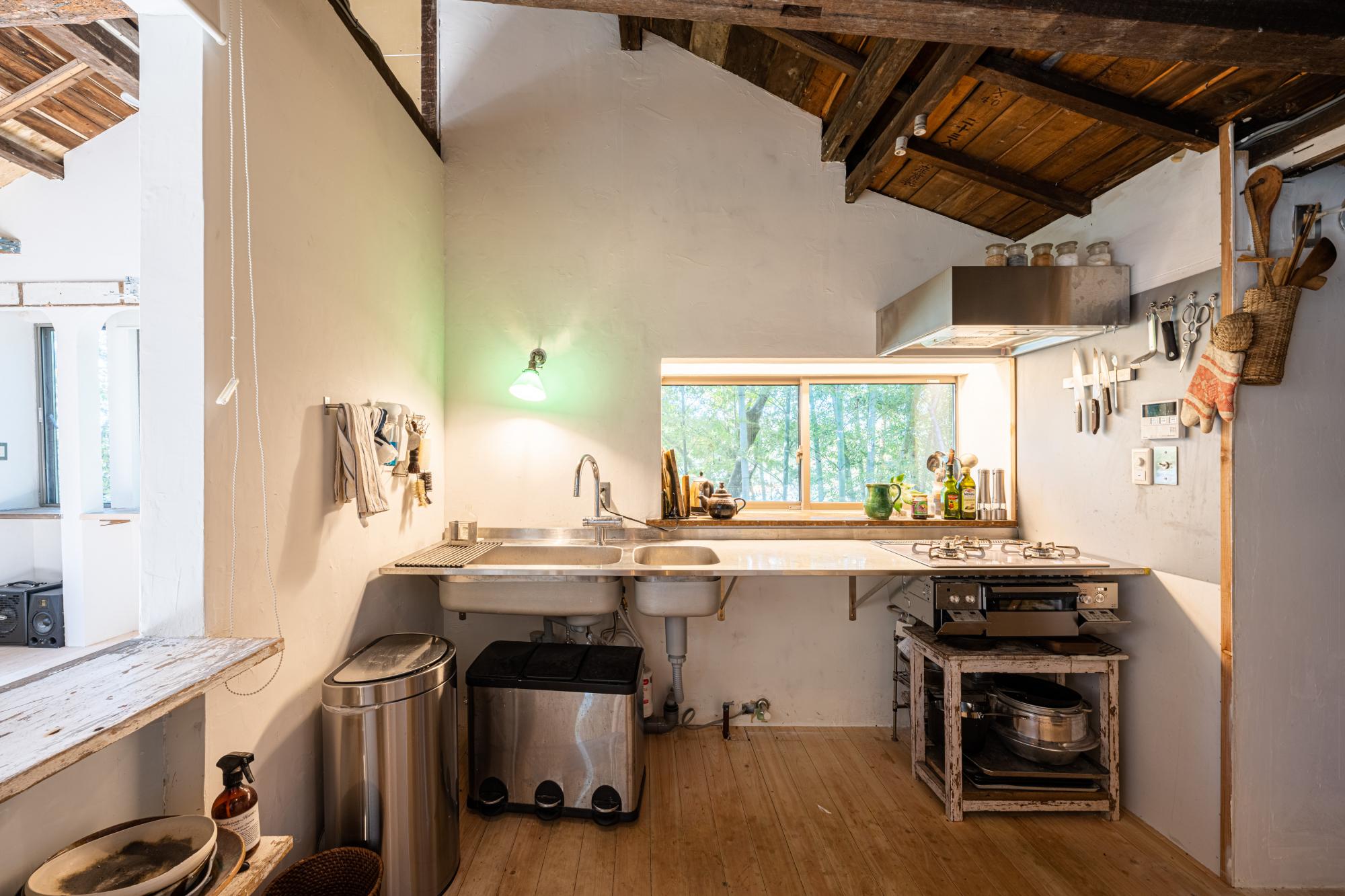 「KAMAKURA山の時を紡ぐ家」のキッチン