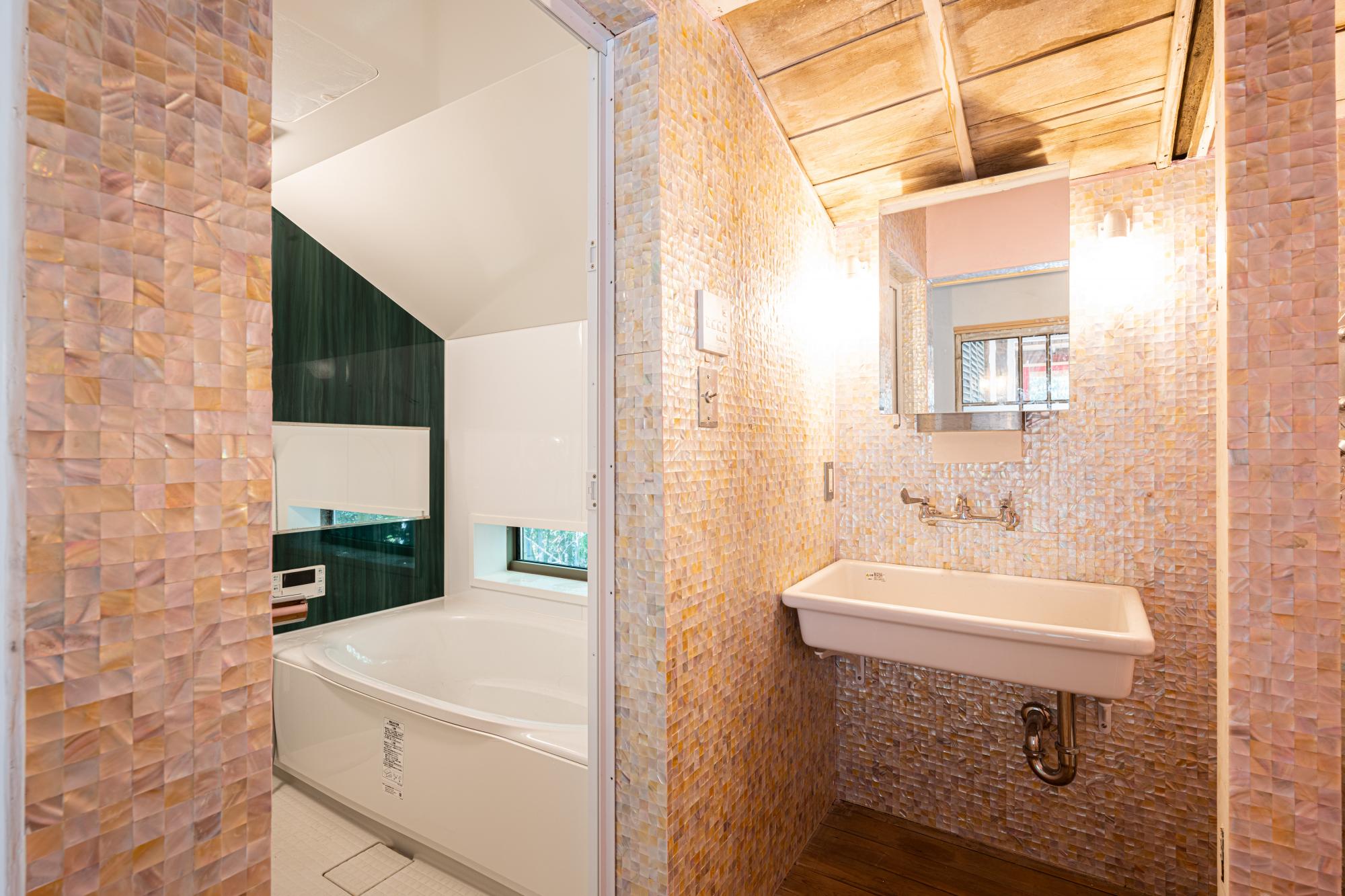 「KAMAKURA山の時を紡ぐ家」のお風呂・洗面所・トイレ