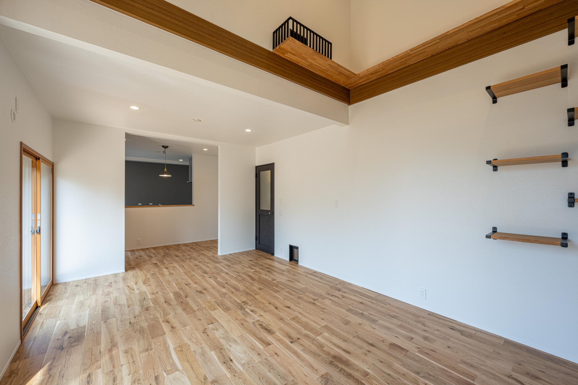 「ニャンダFULL HOUSE」のリビングダイニング