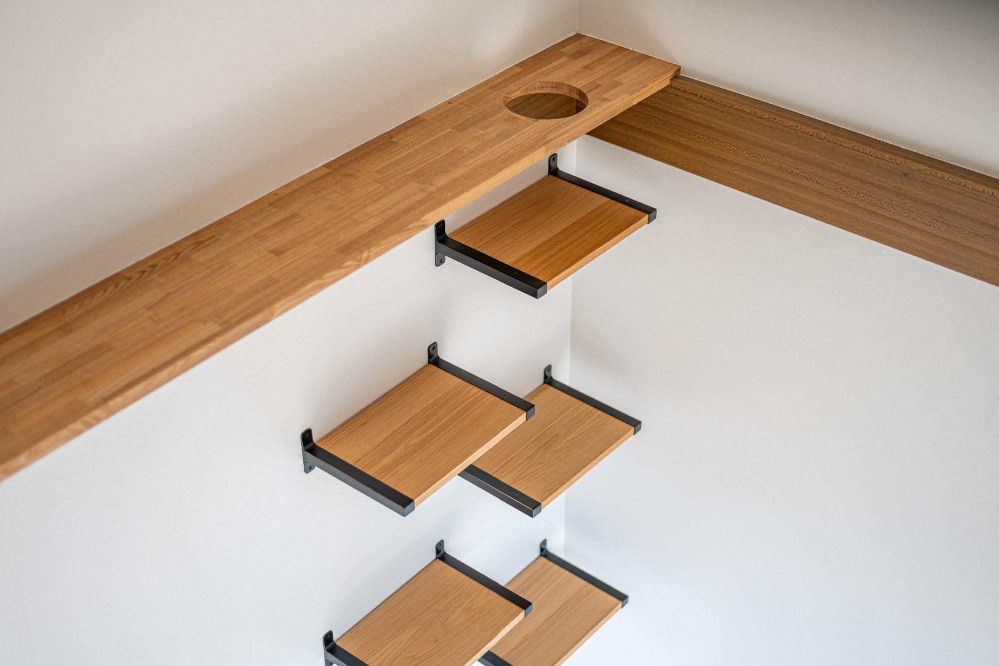 「ニャンダFULL HOUSE」のリビングダイニング