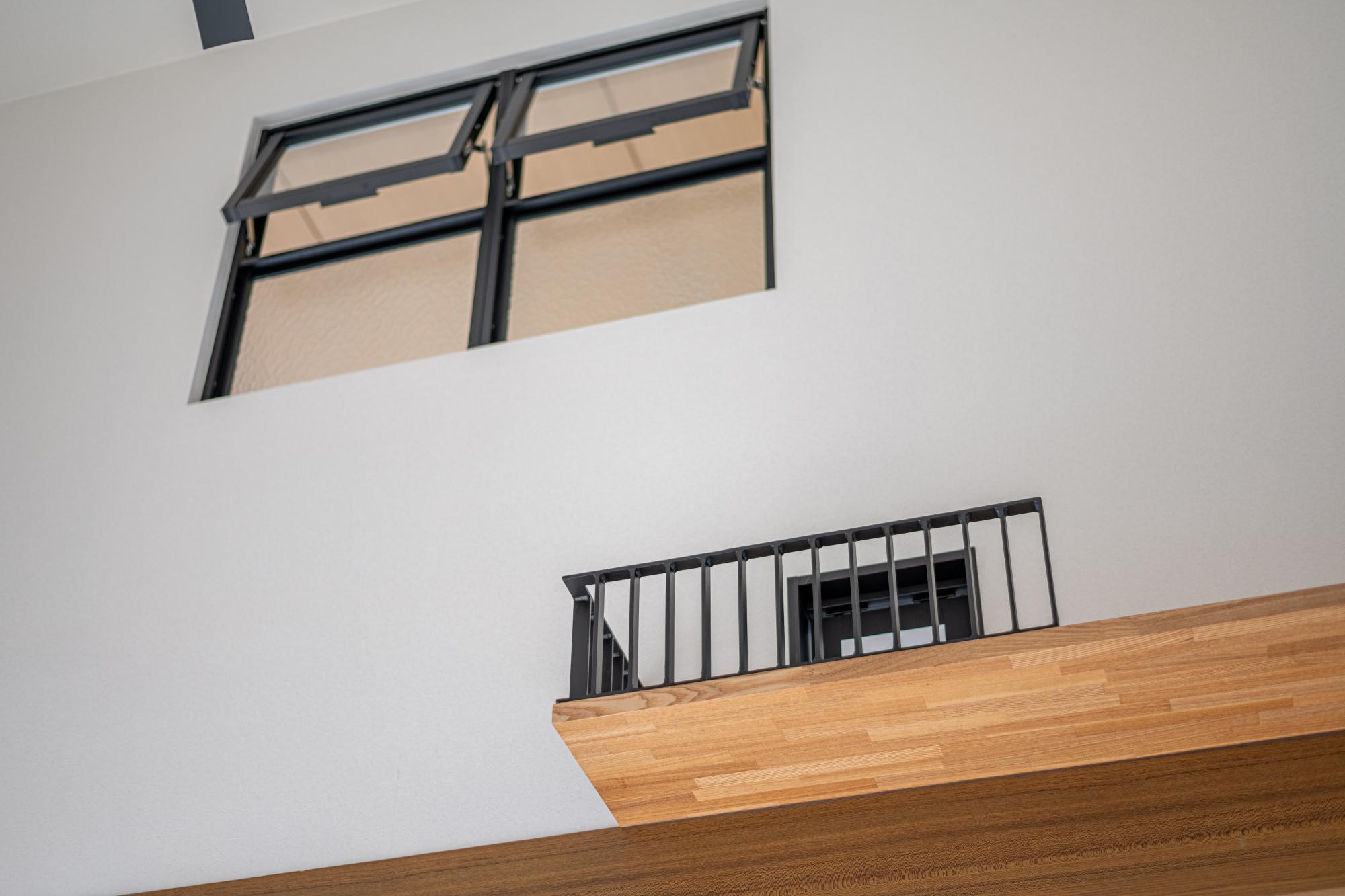 「ニャンダFULL HOUSE」のリビングダイニング