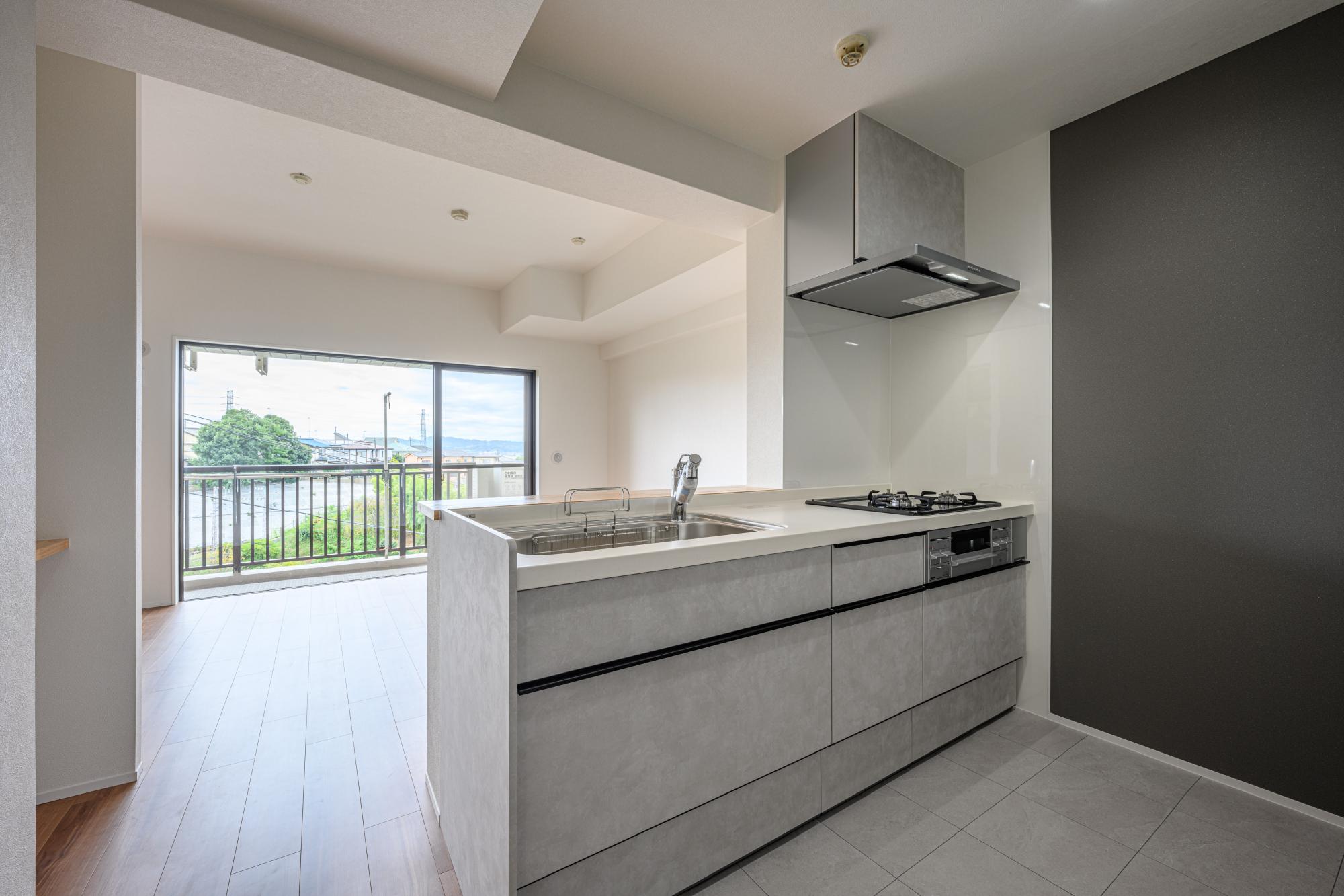 「LOFTという選択、まどりの再編集」のキッチン