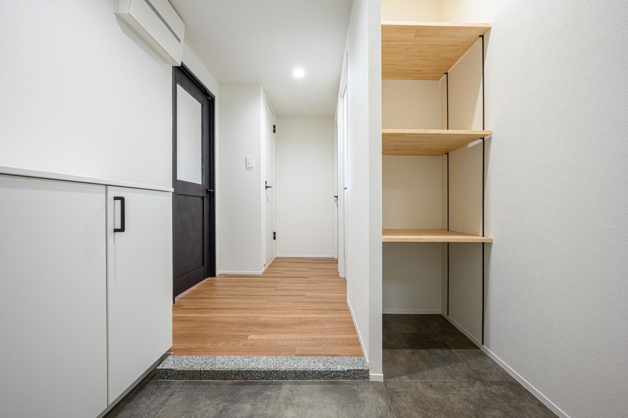 「LOFTという選択、まどりの再編集」の玄関・土間