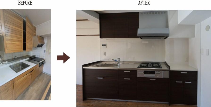 元々右側の壁に付いていた換気扇穴までの配管ダクトをキッチンパネルで覆いました。
油が飛んでもキレイを保ちます♪