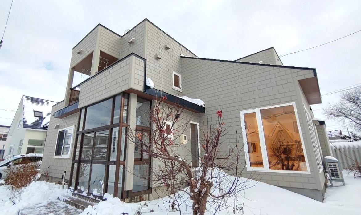 明るい印象の外壁へ塗装工事を行いました。