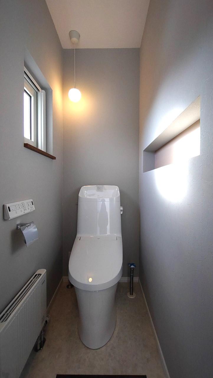 ニッチ収納を設けてました！
節水型トイレにしました。