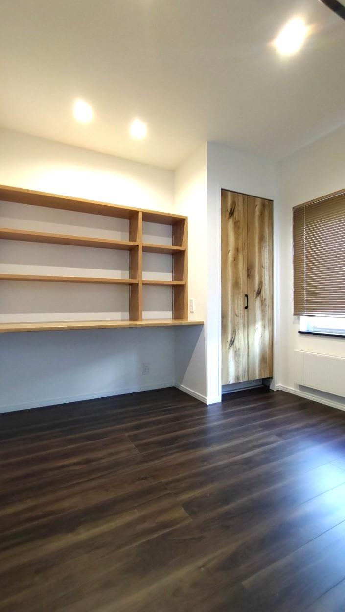 落ち着いた風合いの書斎スペースです！